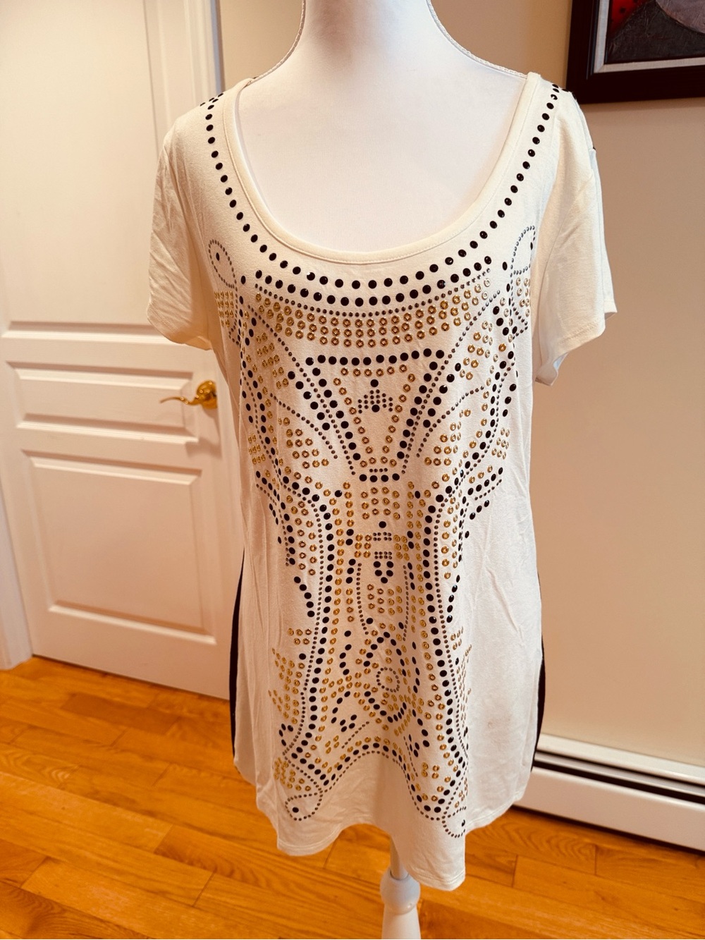 Cache White Short Sleeve Scoop Neck Tee with Gold & Black Studs